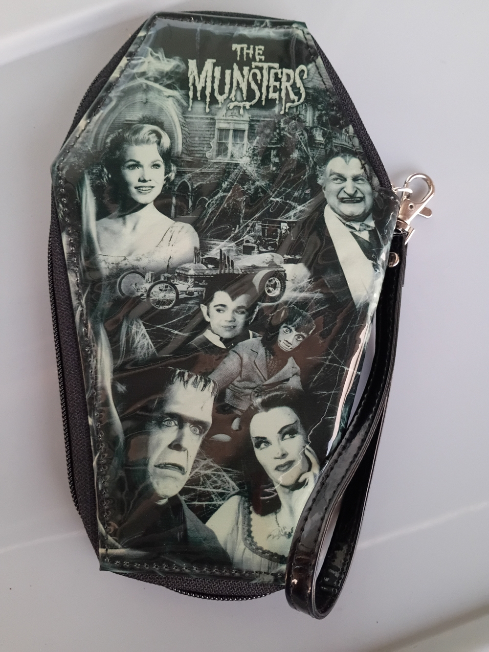 Rock Rebel The Munsters family collage coffin-shaped leather zip-around wallet - Picture 2 of 5